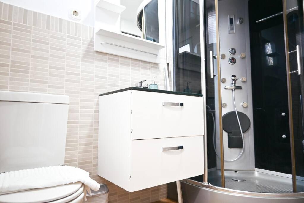 شقة Agradable Apartamento Temporal De 1 Dormitorio En Madrid Pez30 المظهر الخارجي الصورة
