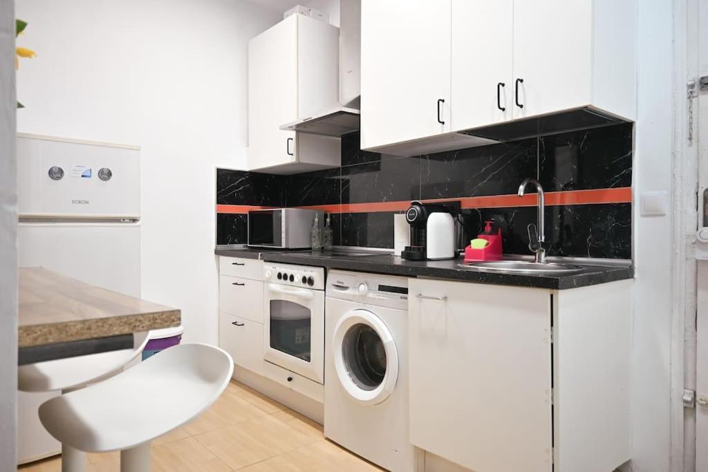 شقة Agradable Apartamento Temporal De 1 Dormitorio En Madrid Pez30 المظهر الخارجي الصورة